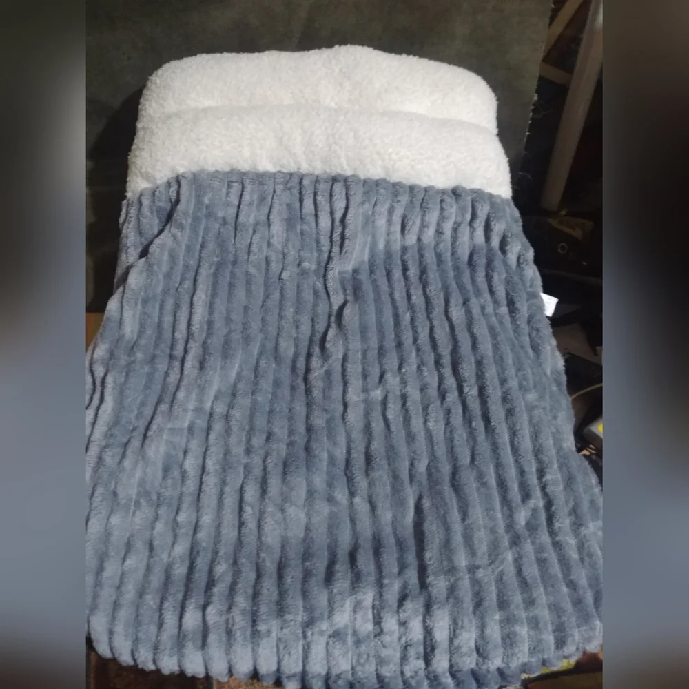 Gray and White Pet Nest Mat